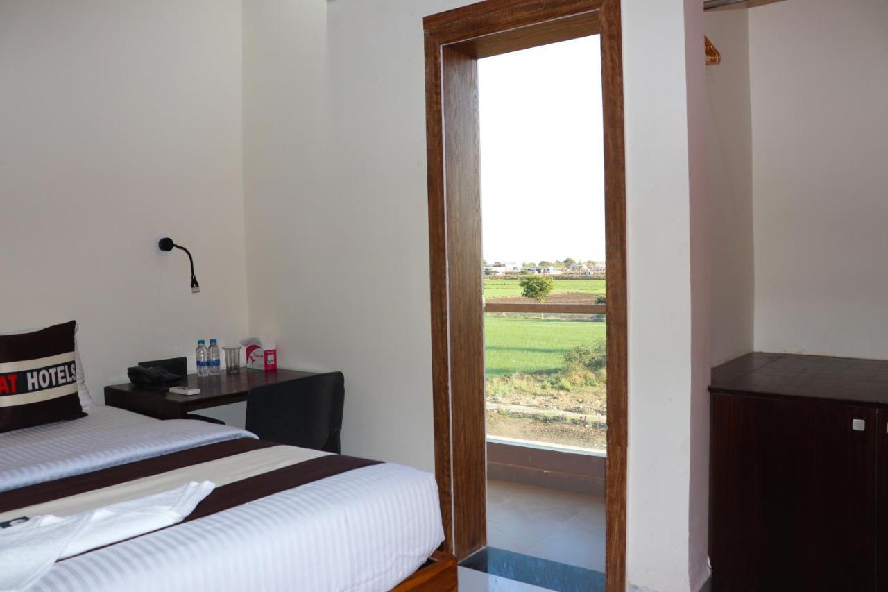 Pat Hotels Indore Luaran gambar