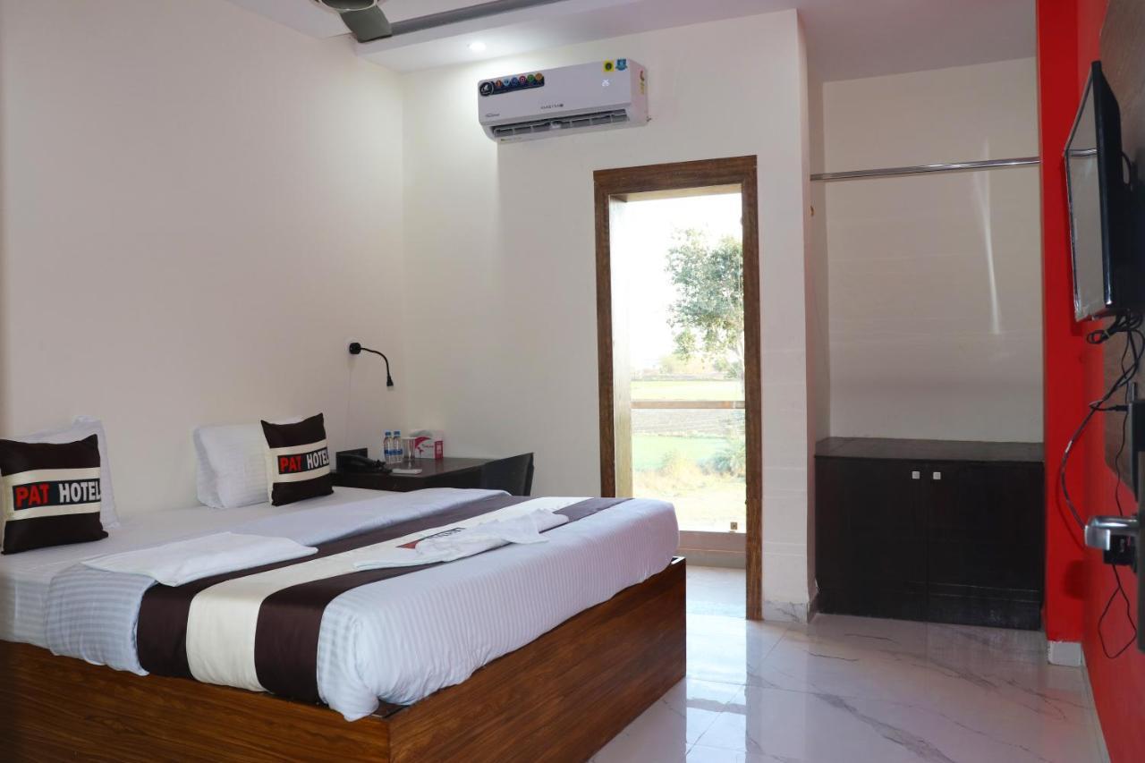 Pat Hotels Indore Luaran gambar