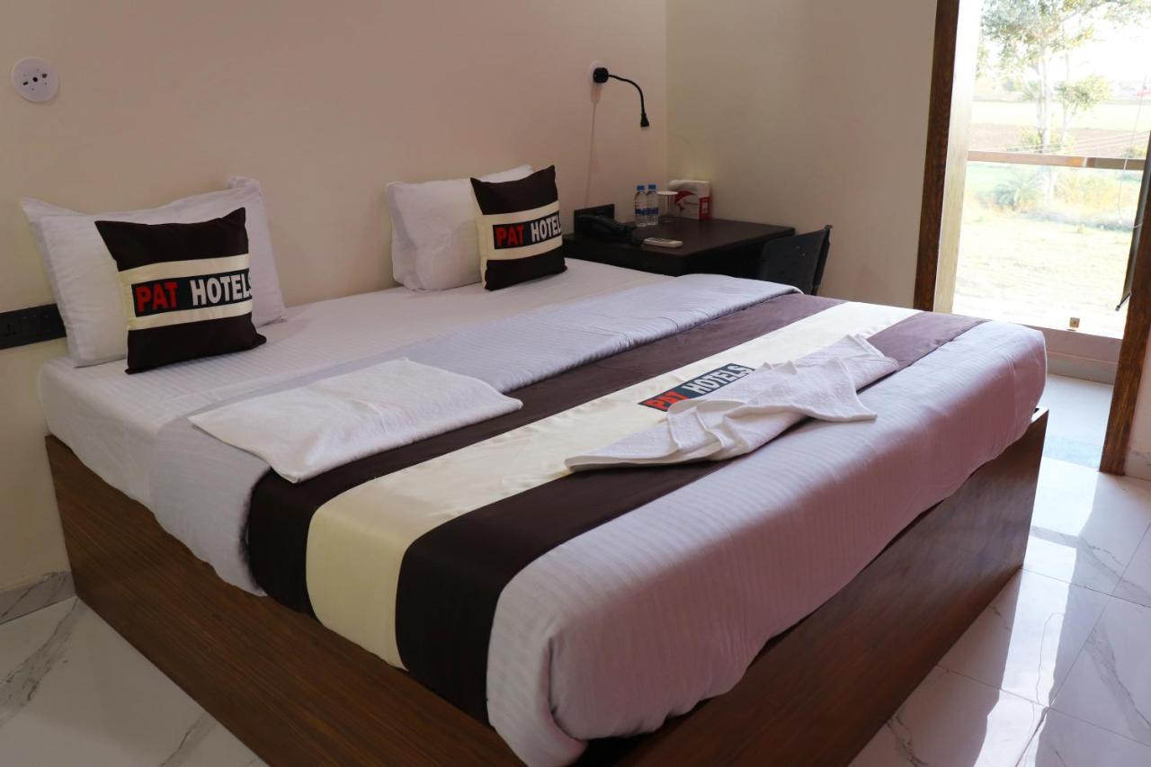 Pat Hotels Indore Luaran gambar
