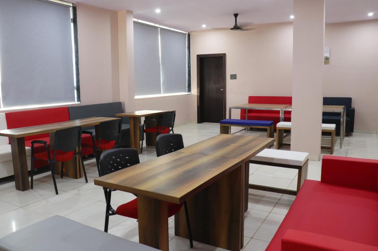 Pat Hotels Indore Luaran gambar